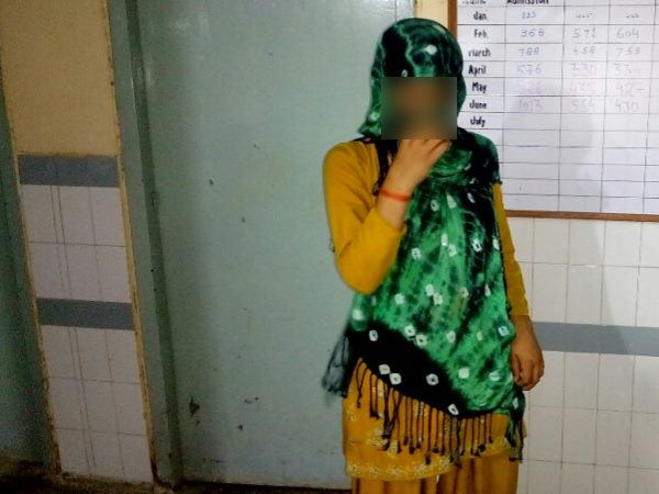 फार्मासिस्ट झूठ बोलकर लड़की को ले गया अस्पताल