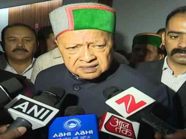 सफाई देने में लगे हैं सीएम वीरभद्र