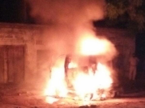 जंगल में ले जाकर रेप किया फिर सड़क पर फेंक दिया