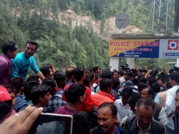 जांच के दायरे में आए पुलिस कर्मचारी