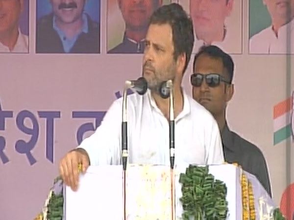 कांगेस के दबाव में योगी ने माफ किया किसानों का कर्ज