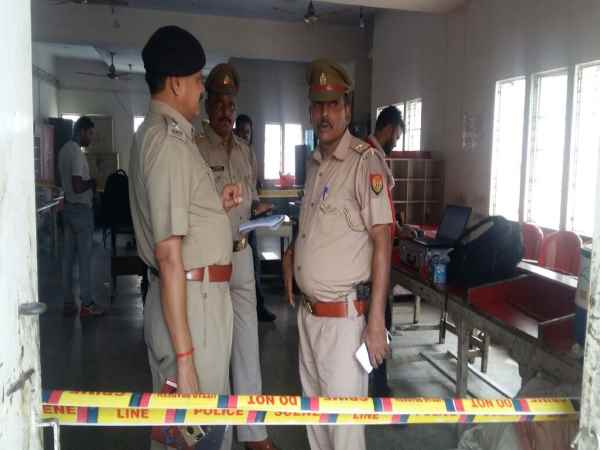6 लाख 30 हजार रुपए डाकघर से लूटे