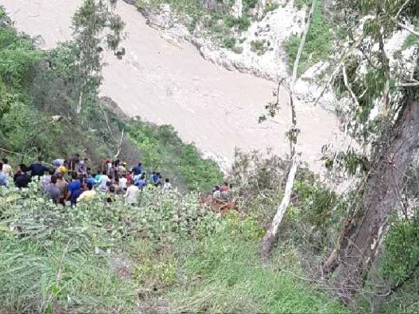 सड़कें हिमाचल की बनीं 'दुर्भाग्य रेखा'