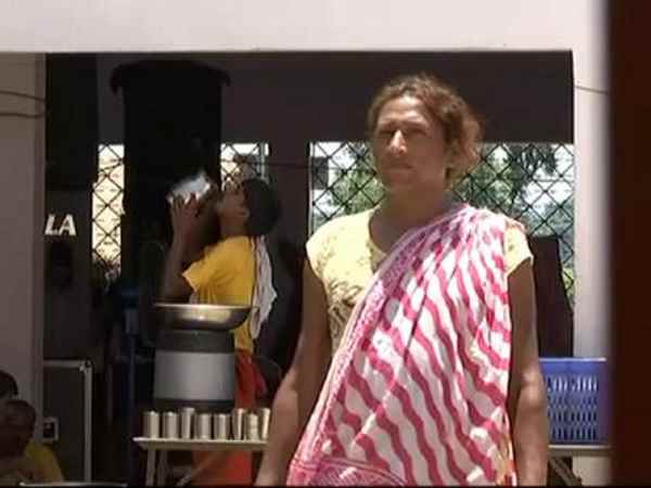 कांवडियों के जूठे बर्तन भी करते हैं साफ