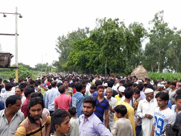 बेटे का बर्थडे केक लेकर लौट रहा था घर