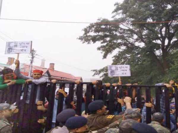 शांतिपूर्वक प्रदर्शन करने की अपील