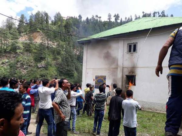 प्रदर्शनकारियों के खिलाफ केस
