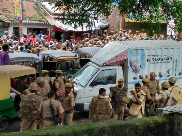 हालात संभालने में छूटे पसीने