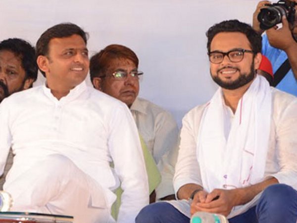 जानवरों की तरह चिल्लाना बंद करे
