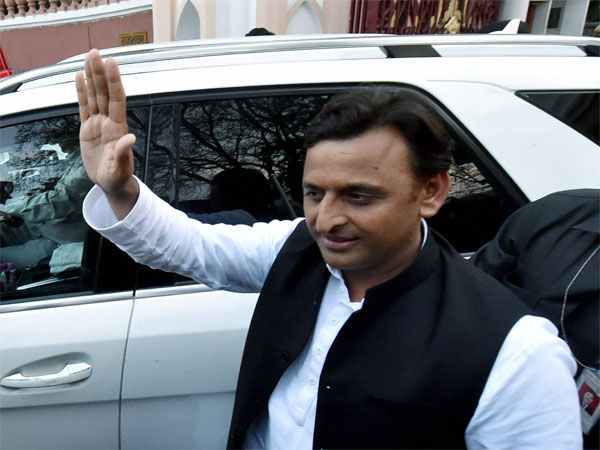 करोड़ो खर्च हुए लग्जरी कारों पर