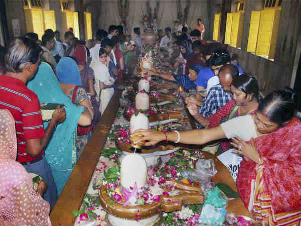 एक हजार नीलकमल के बराबर एक बेलपत्र