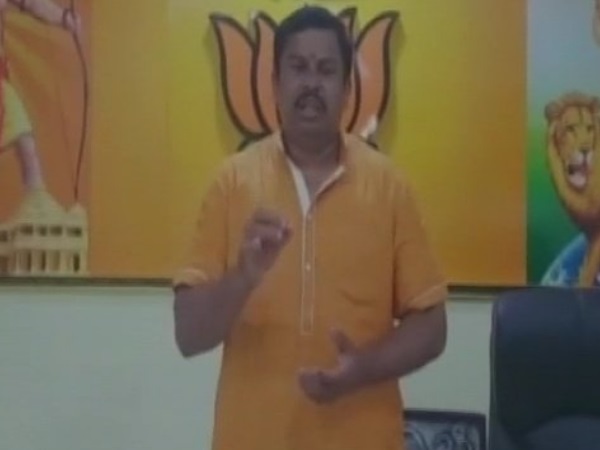 बशीरहाट हिंसा पर भाजपा विधायक ने दिया भड़काऊ बयान बशीरहाट हिंसा पर भाजपा विधायक ने दिया भड़काऊ बयान