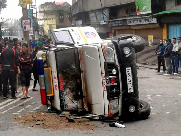 पश्चिम बंगाल हिंसा: BJP ने की राष्ट्रपति शासन लगाने की मांग पश्चिम बंगाल हिंसा: BJP ने की राष्ट्रपति शासन लगाने की मांग