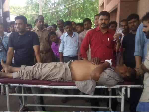 पुलिस की जीप खाई में गिरी, 1 सिपाही की मौत, 3 की हालत नाजुक पुलिस की जीप खाई में गिरी, 1 सिपाही की मौत, 3 की हालत नाजुक