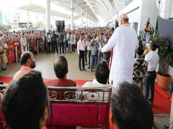 Complaint over Amit Shah’s ‘illegal’ meeting at Goa airport Complaint over Amit Shah’s ‘illegal’ meeting at Goa airport