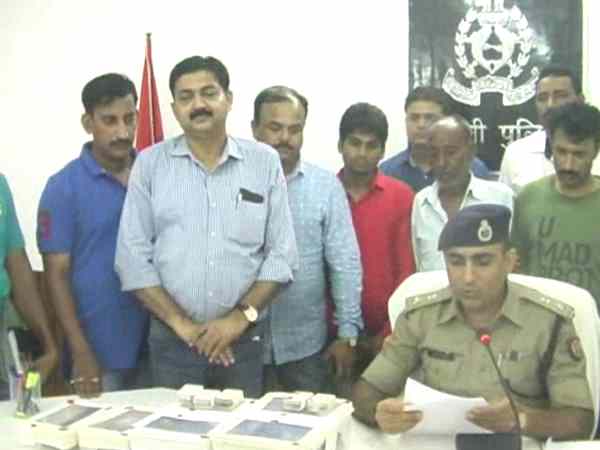 83 लाख की अफीम के साथ रिटायर्ड फौजी सहित 4 तस्कर गिरफ्तार 83 लाख की अफीम के साथ रिटायर्ड फौजी सहित 4 तस्कर गिरफ्तार