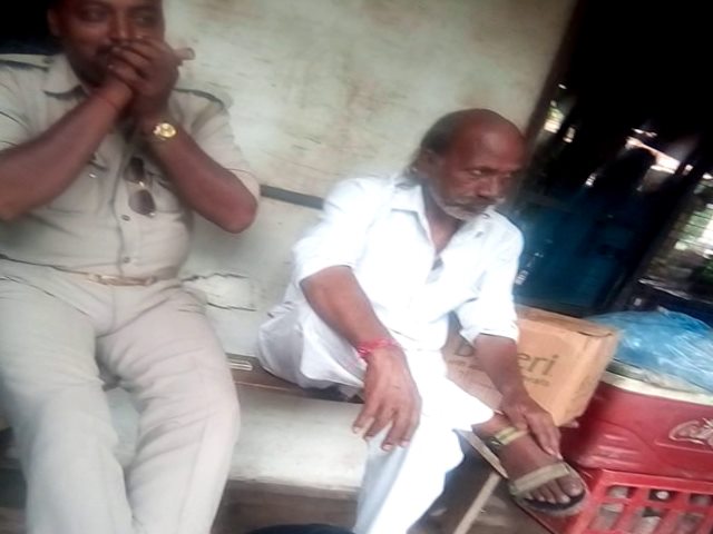 VIDEO: यूपी पुलिस का 'दम मारो दम, मिट जाए गम...' VIDEO: यूपी पुलिस का 'दम मारो दम, मिट जाए गम...'