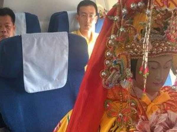 चीन के देवताओं ने किया बिजनेस क्लास में सफर चीन के देवताओं ने किया बिजनेस क्लास में सफर