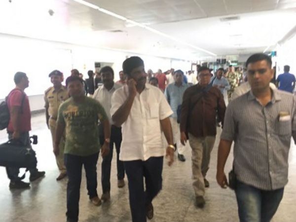 कांग्रेस ने 42 विधायकों की परेड कराई, भाजपा दे रही थी 15 करोड़ रिश्वत कांग्रेस ने 42 विधायकों की परेड कराई, भाजपा दे रही थी 15 करोड़ रिश्वत