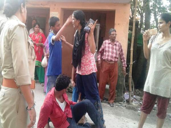 PICs: नशेड़ी जीजा और उसकी सालियों का पुलिस के खिलाफ हाई प्रोफाइल ड्रामा PICs: नशेड़ी जीजा और उसकी सालियों का पुलिस के खिलाफ हाई प्रोफाइल ड्रामा