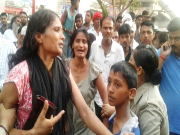 PICs: नशेड़ी जीजा और उसकी सालियों का पुलिस के खिलाफ हाई प्रोफाइल ड्रामा PICs: नशेड़ी जीजा और उसकी सालियों का पुलिस के खिलाफ हाई प्रोफाइल ड्रामा