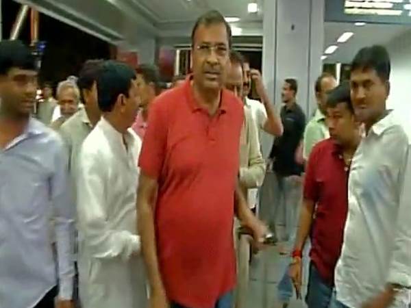 44 Gujarat Congress MLAs leave for Bengaluru 44 Gujarat Congress MLAs leave for Bengaluru