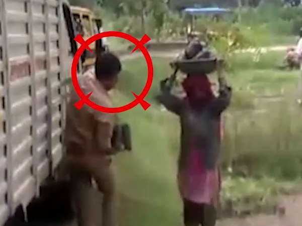 यूपी: टीचर छात्रों से खेतों में करा रहे मजदूरी, वीडियो वायरल यूपी: टीचर छात्रों से खेतों में करा रहे मजदूरी, वीडियो वायरल