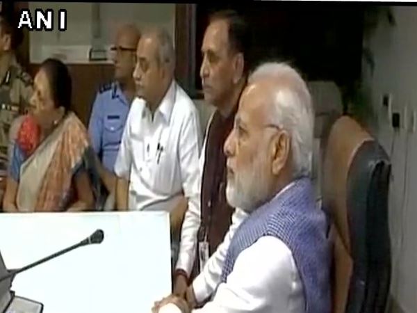 भारी बारिश ने बिगाड़ा गुजरात का हाल,पीएम ने अहमदाबाद में की समीक्षा बैठक भारी बारिश ने बिगाड़ा गुजरात का हाल,पीएम ने अहमदाबाद में की समीक्षा बैठक
