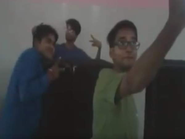 VIDEO: जिला अस्पताल में जन्मदिन का जश्न,मरीज रहे भगवान भरोसे VIDEO: जिला अस्पताल में जन्मदिन का जश्न,मरीज रहे भगवान भरोसे