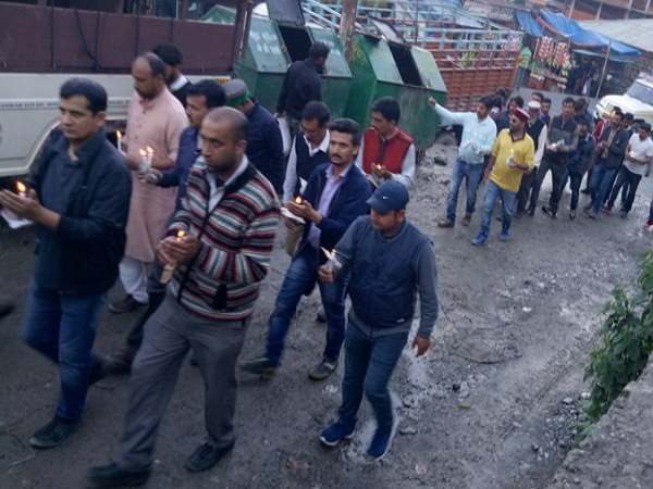 कोटखाई कांड पर लोगों में जबरदस्त गुस्सा, फेसबुक पर पूछे गए ऐसे-ऐसे सवाल? कोटखाई कांड पर लोगों में जबरदस्त गुस्सा, फेसबुक पर पूछे गए ऐसे-ऐसे सवाल?