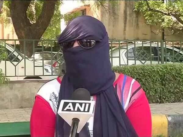BJP सांसद हनी ट्रैप: सेक्स टेप बनाकर नेताओं को ब्लैकमेल करती थी महिला BJP सांसद हनी ट्रैप: सेक्स टेप बनाकर नेताओं को ब्लैकमेल करती थी महिला