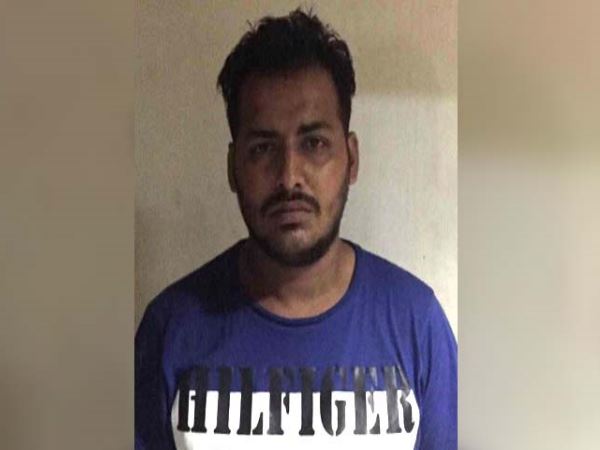 40 महिलाओं के साथ छेड़खानी का आरोपी बांद्रा से गिरफ्तार 40 महिलाओं के साथ छेड़खानी का आरोपी बांद्रा से गिरफ्तार