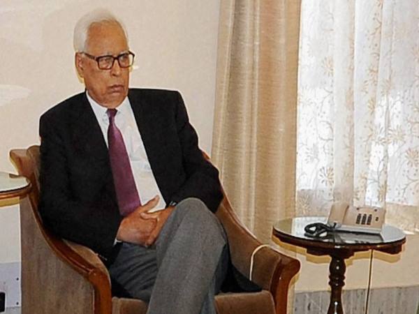 जम्मू और कश्मीर: राज्यपाल एनएन वोहरा ने कहा- मेरा विकल्प तलाशें, की इस्तीफे की पेशकश जम्मू और कश्मीर: राज्यपाल एनएन वोहरा ने कहा- मेरा विकल्प तलाशें, की इस्तीफे की पेशकश