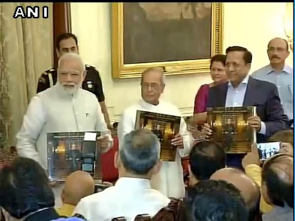 बोले पीएम मोदी - मेरा सौभाग्य की मुझे खुद को सेट करने में मिला प्रणब दा का साथ बोले पीएम मोदी - मेरा सौभाग्य की मुझे खुद को सेट करने में मिला प्रणब दा का साथ