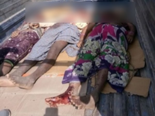नक्सलियों ने पत्थर से कुचलकर की तीन लोगों की हत्या, पर्चे में लिखी वजह नक्सलियों ने पत्थर से कुचलकर की तीन लोगों की हत्या, पर्चे में लिखी वजह