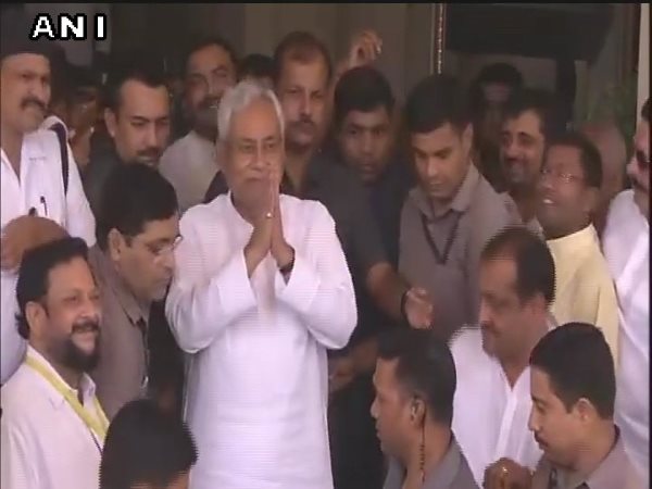 Live: बिहार विधानसभा में सीएम नीतीश कुमार ने हासिल किया बहुमत, 131 वोट मिले Live: बिहार विधानसभा में सीएम नीतीश कुमार ने हासिल किया बहुमत, 131 वोट मिले