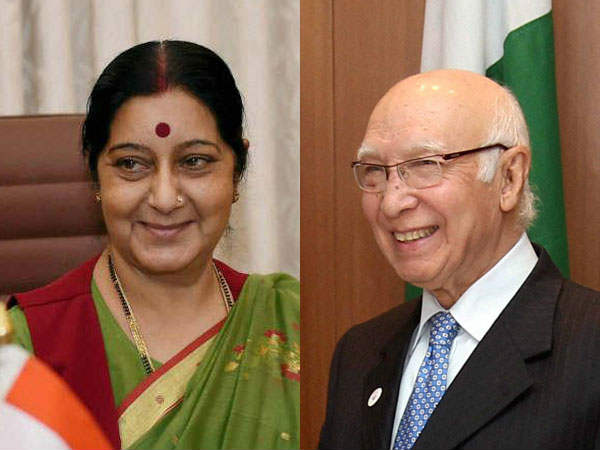 सुषमा से सीखें अजीज, ओसामा को बिना चिट्ठी दे दिया वीजा और जाधव की मां अभी तक इंतजार में सुषमा से सीखें अजीज, ओसामा को बिना चिट्ठी दे दिया वीजा और जाधव की मां अभी तक इंतजार में