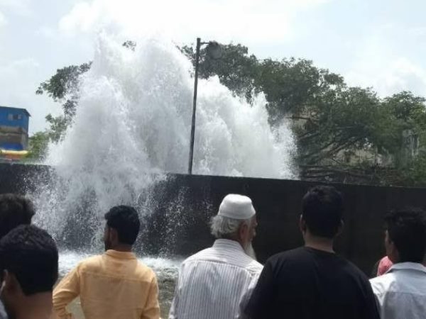 पाइप लाइन फूटने से पानी में बहकर दो बच्चों की मौत पाइप लाइन फूटने से पानी में बहकर दो बच्चों की मौत