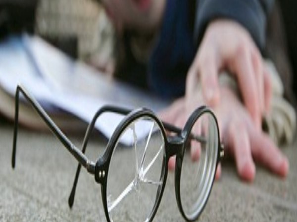 पूछी रोने की वजह तो मां को लड़खड़ाती आवाज में बेटी ने बताई प्रिंसिपल की करतूत पूछी रोने की वजह तो मां को लड़खड़ाती आवाज में बेटी ने बताई प्रिंसिपल की करतूत