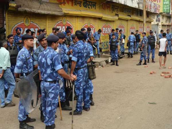 PICs: सहारनपुर में छात्र की मौत पर बवाल, इलाके में भारी सुरक्षा बल तैनात PICs: सहारनपुर में छात्र की मौत पर बवाल, इलाके में भारी सुरक्षा बल तैनात