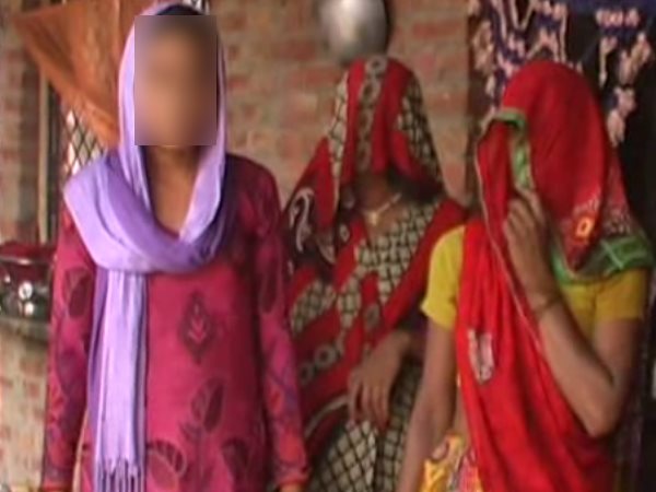 उस से रेप की खातिर वो रखता था बंदूक, एक दिन लड़की ने ही रख लिया ब्लेड और फिर... उस से रेप की खातिर वो रखता था बंदूक, एक दिन लड़की ने ही रख लिया ब्लेड और फिर...