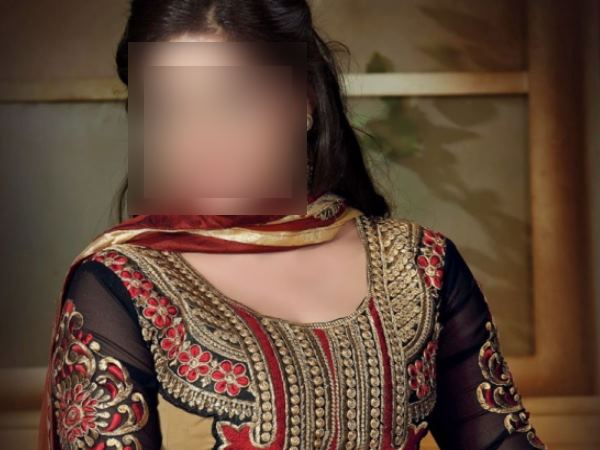 पति गया था नाइट ड्यूटी और ससुर ने तान दी बहू के सीने पर बंदूक और फिर... पति गया था नाइट ड्यूटी और ससुर ने तान दी बहू के सीने पर बंदूक और फिर...
