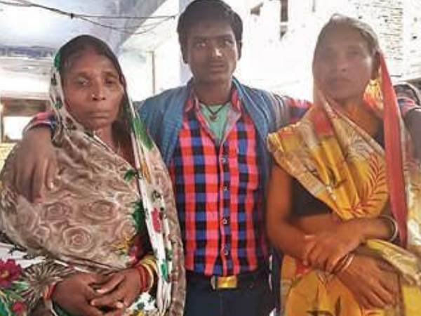 20 साल बाद ट्रेन में मिला बचपन का खोया हुआ बेटा तो शुरू हो गया हाईवोल्टेज ड्रामा 20 साल बाद ट्रेन में मिला बचपन का खोया हुआ बेटा तो शुरू हो गया हाईवोल्टेज ड्रामा