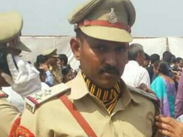 पुलिस महकमे में करप्शन के खिलाफ सब इंस्पेक्टर ने छेड़ी जंग पुलिस महकमे में करप्शन के खिलाफ सब इंस्पेक्टर ने छेड़ी जंग