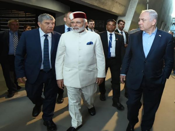PICS: इजरायल में हिमाचली टोपी को मोदी ने बनाया सर का ताज PICS: इजरायल में हिमाचली टोपी को मोदी ने बनाया सर का ताज