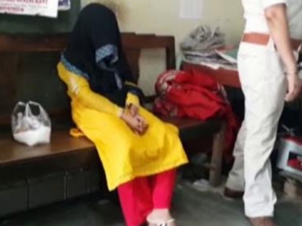 पत्नी के लिए ग्राहक ढूंढता था पति और जब पुलिस ने ली एंट्री तो... पत्नी के लिए ग्राहक ढूंढता था पति और जब पुलिस ने ली एंट्री तो...