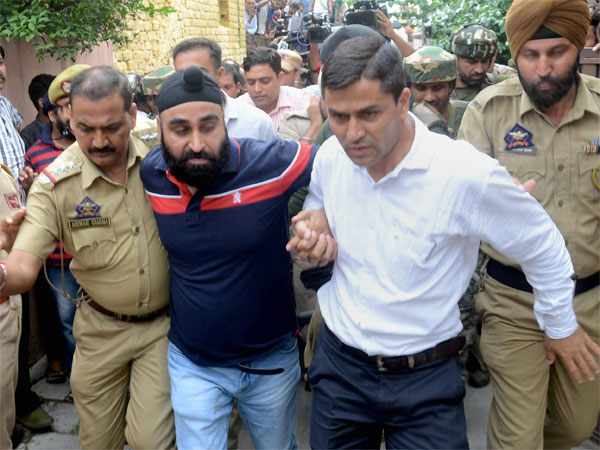 टेरर फंडिंग: देविंदर बहल की बैंक डिटेल लेकर लौटी NIA टेरर फंडिंग: देविंदर बहल की बैंक डिटेल लेकर लौटी NIA
