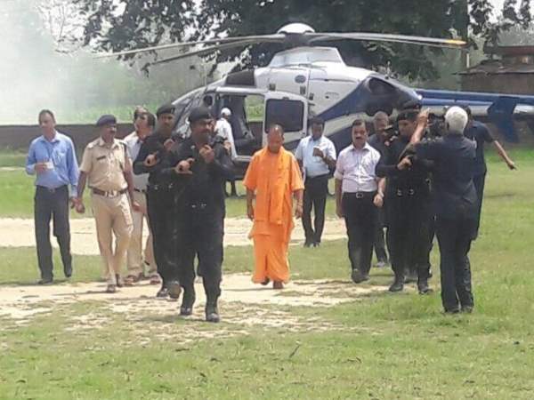 योगी आदित्यनाथ के सहारे अपनी चुनावी वैतरणी पार करने के जुगाड़ में भाजपा योगी आदित्यनाथ के सहारे अपनी चुनावी वैतरणी पार करने के जुगाड़ में भाजपा