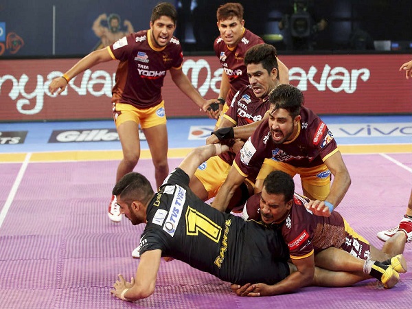 Pro Kabaddi 2017: यूपी योद्धा ने तेलुगु टाइटंस को 39-32 से दी मात, नितिन तोमर रहे हीरो Pro Kabaddi 2017: यूपी योद्धा ने तेलुगु टाइटंस को 39-32 से दी मात, नितिन तोमर रहे हीरो