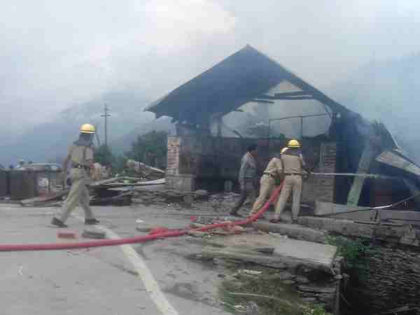 निर्दोष अध्यापकों पर हमला करने वालों पर हो कार्रवाई